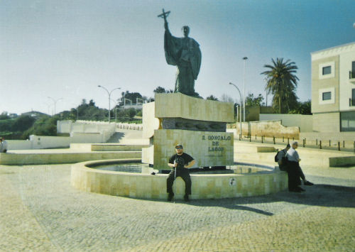 Tony in front of the statue of São Gonçalo de Lagos