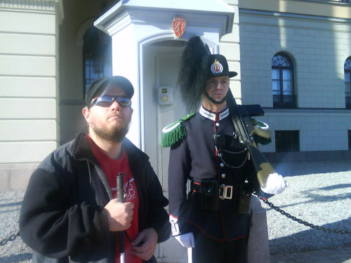Tony beside a guard outside the King's Castle in Oslo